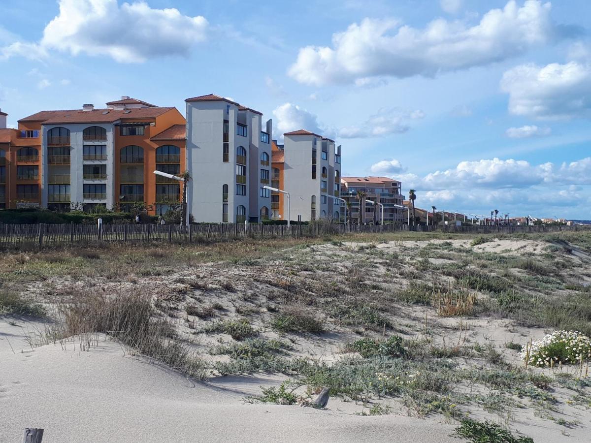 Agréable appartement rénové avec une terrasse vue mer, parking et Wifi gratuit Le Barcarès Esterno foto