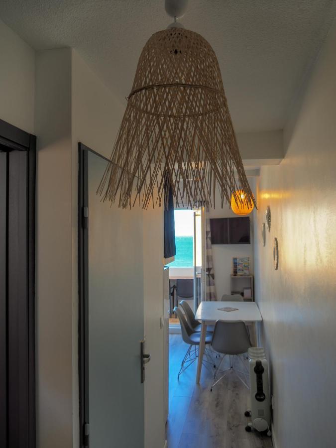 Agréable appartement rénové avec une terrasse vue mer, parking et Wifi gratuit Le Barcarès Esterno foto