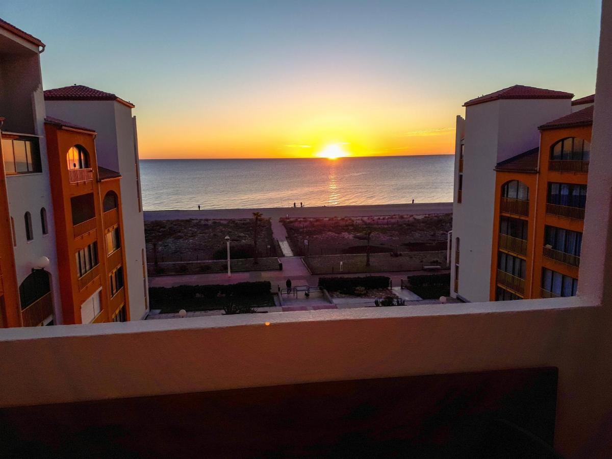 Agréable appartement rénové avec une terrasse vue mer, parking et Wifi gratuit Le Barcarès Esterno foto