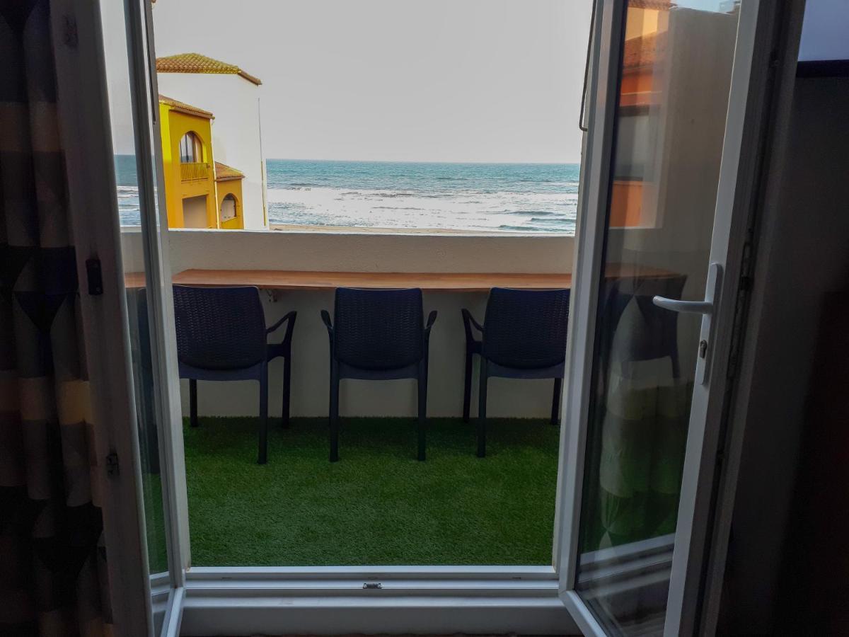 Agréable appartement rénové avec une terrasse vue mer, parking et Wifi gratuit Le Barcarès Esterno foto