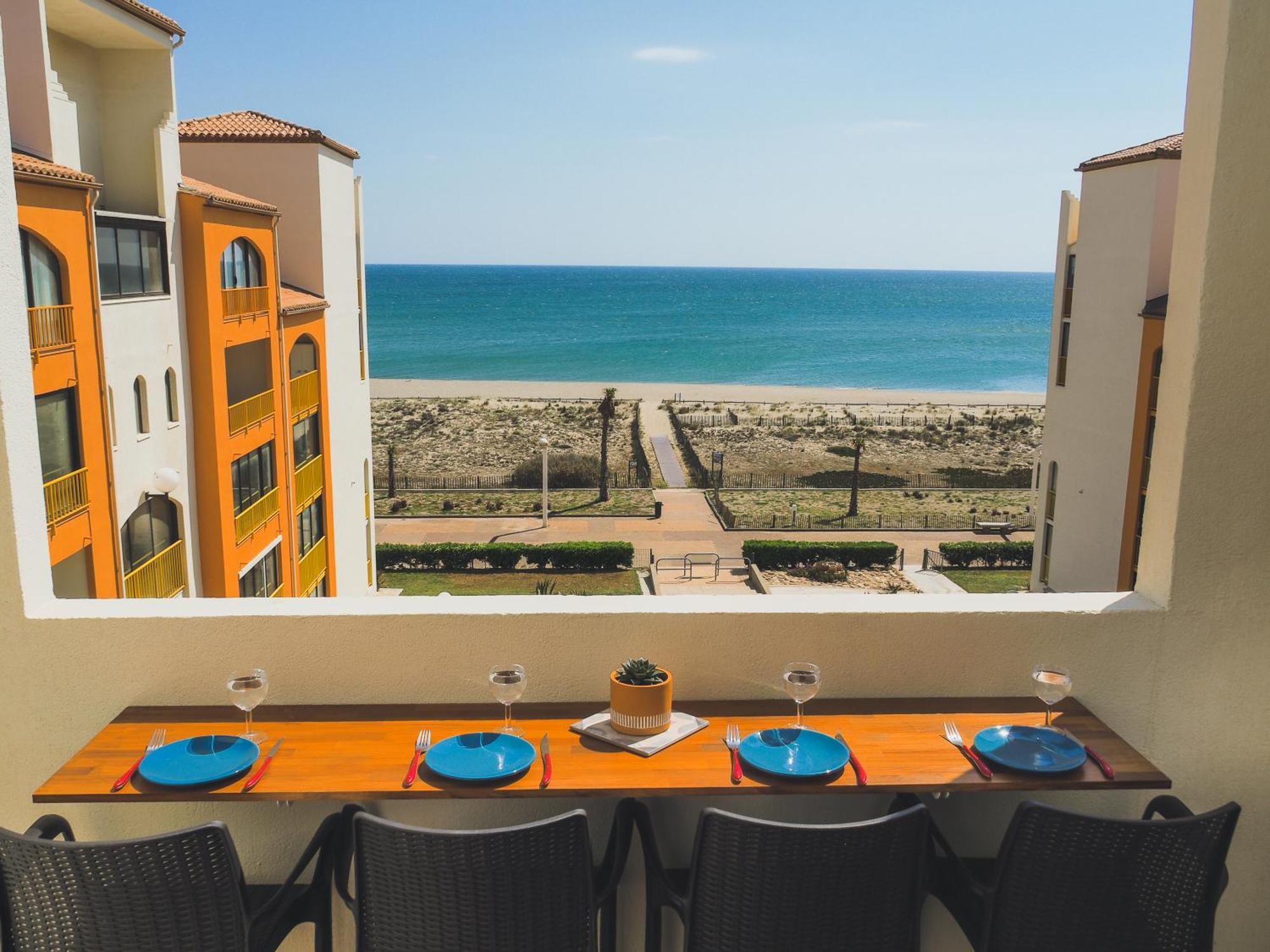 Agréable appartement rénové avec une terrasse vue mer, parking et Wifi gratuit Le Barcarès Esterno foto
