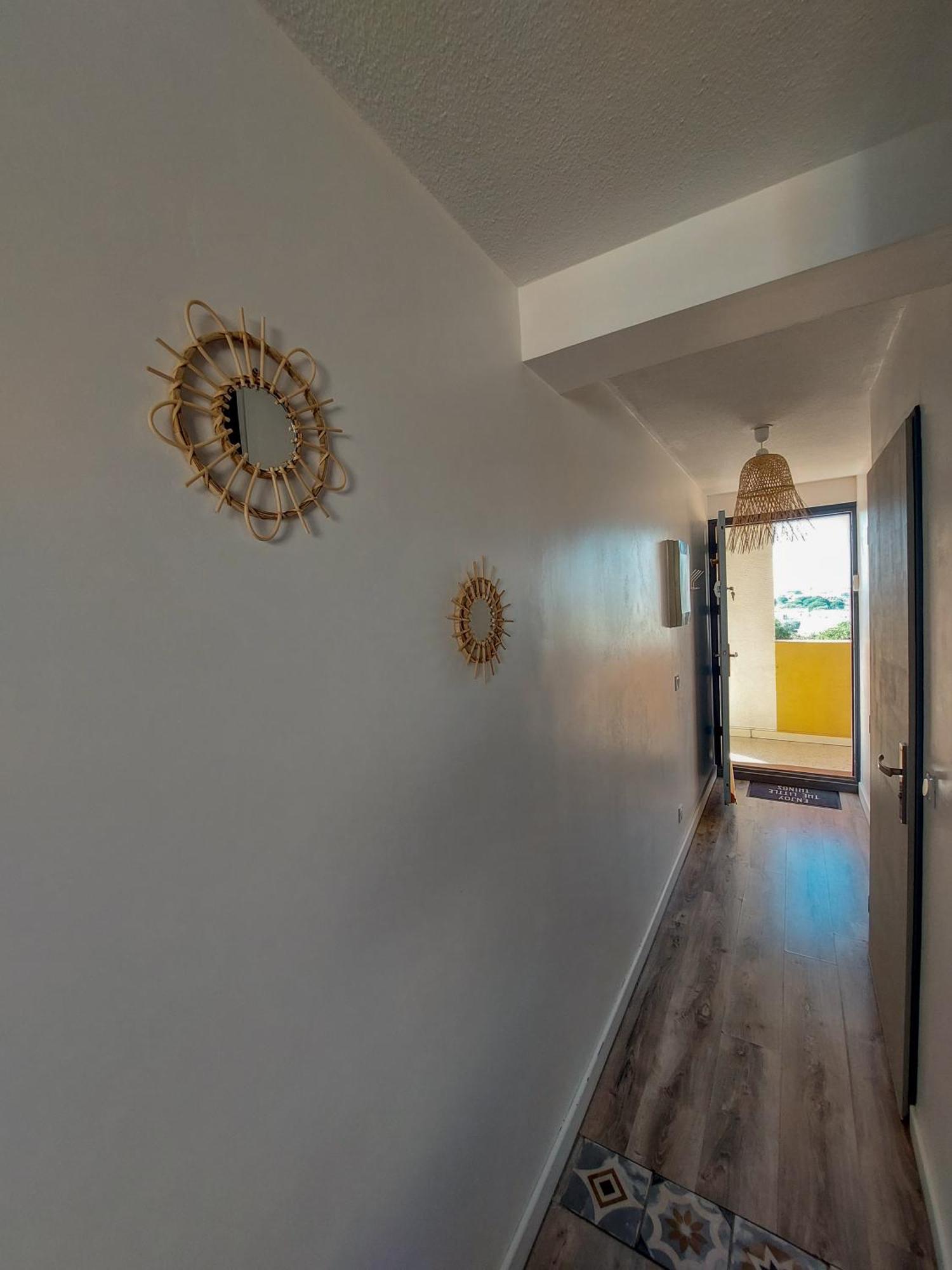 Agréable appartement rénové avec une terrasse vue mer, parking et Wifi gratuit Le Barcarès Esterno foto