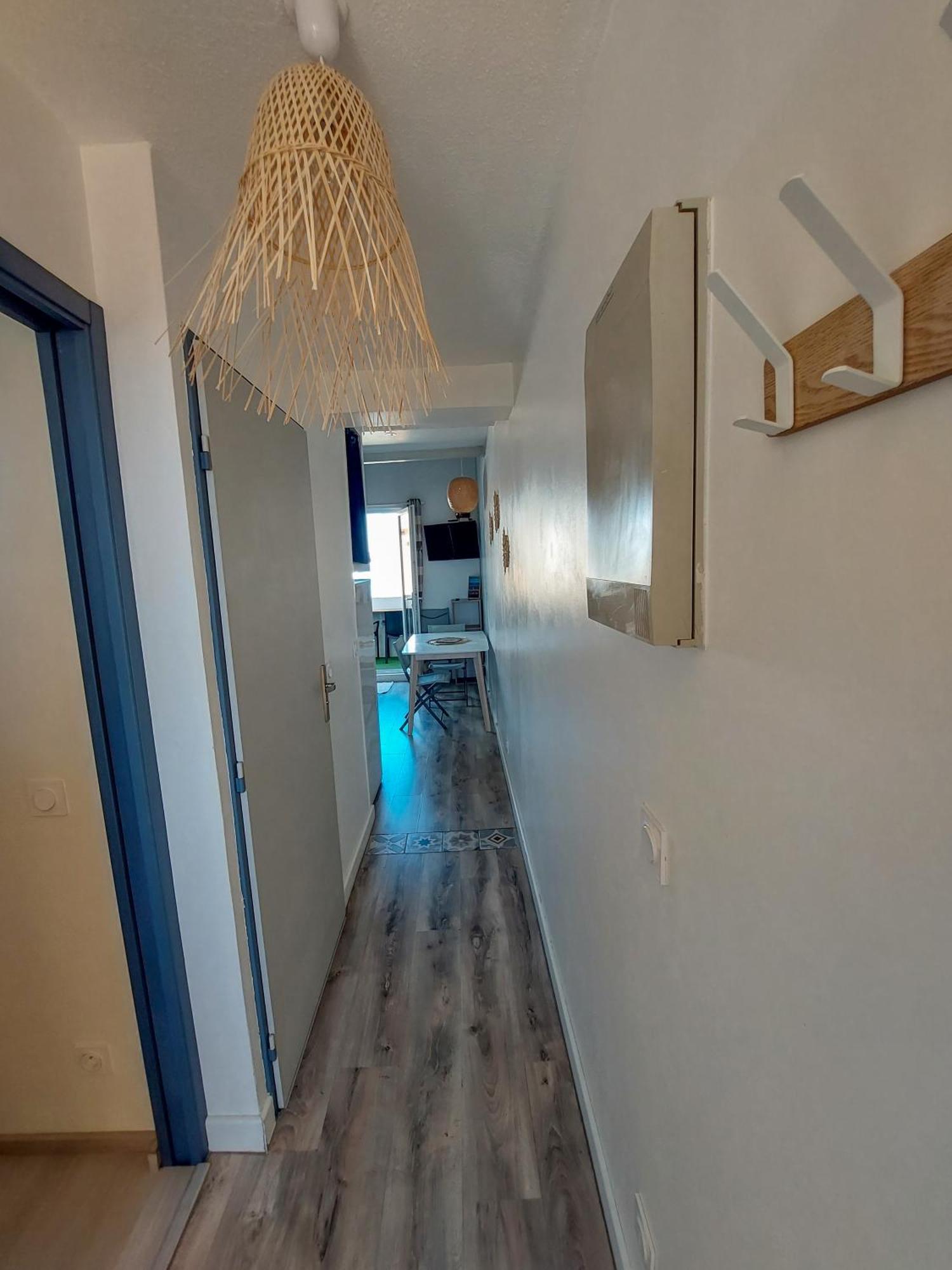 Agréable appartement rénové avec une terrasse vue mer, parking et Wifi gratuit Le Barcarès Esterno foto