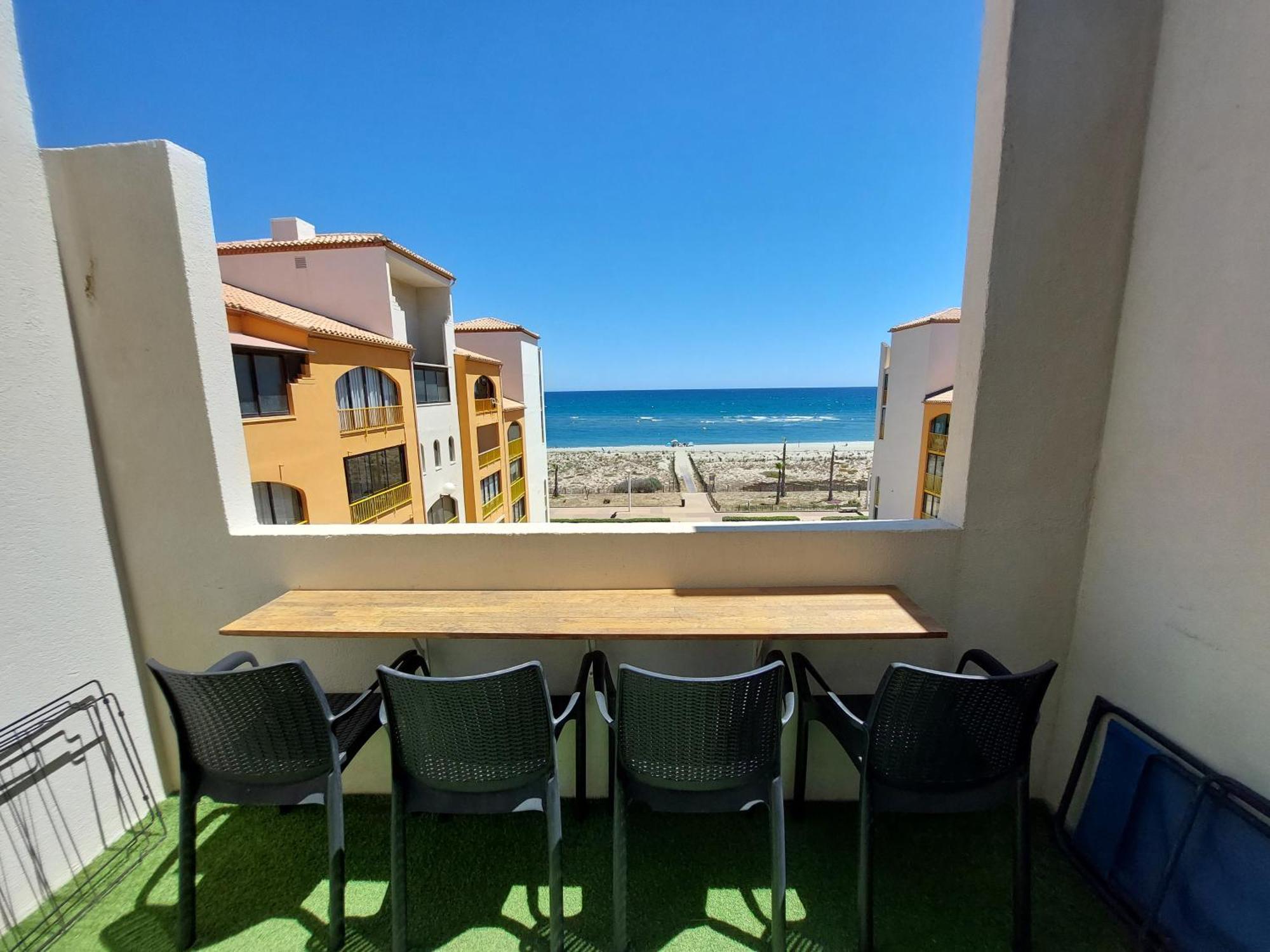 Agréable appartement rénové avec une terrasse vue mer, parking et Wifi gratuit Le Barcarès Esterno foto